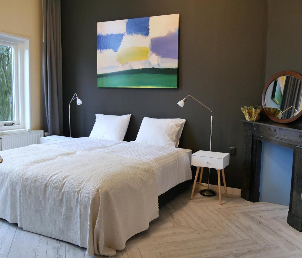 Hus Bed & Breakfast ลีวาร์เดิน ภายนอก รูปภาพ