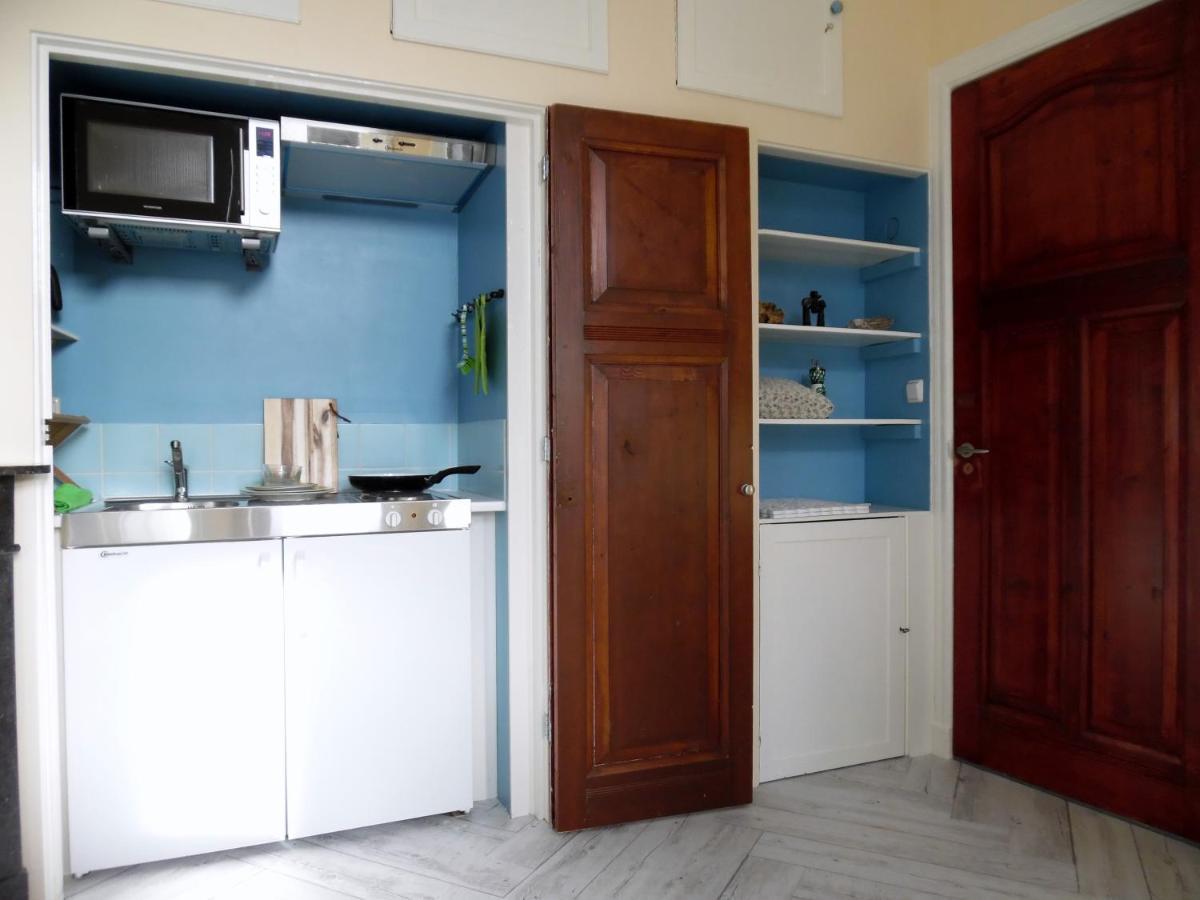 Hus Bed & Breakfast ลีวาร์เดิน ภายนอก รูปภาพ