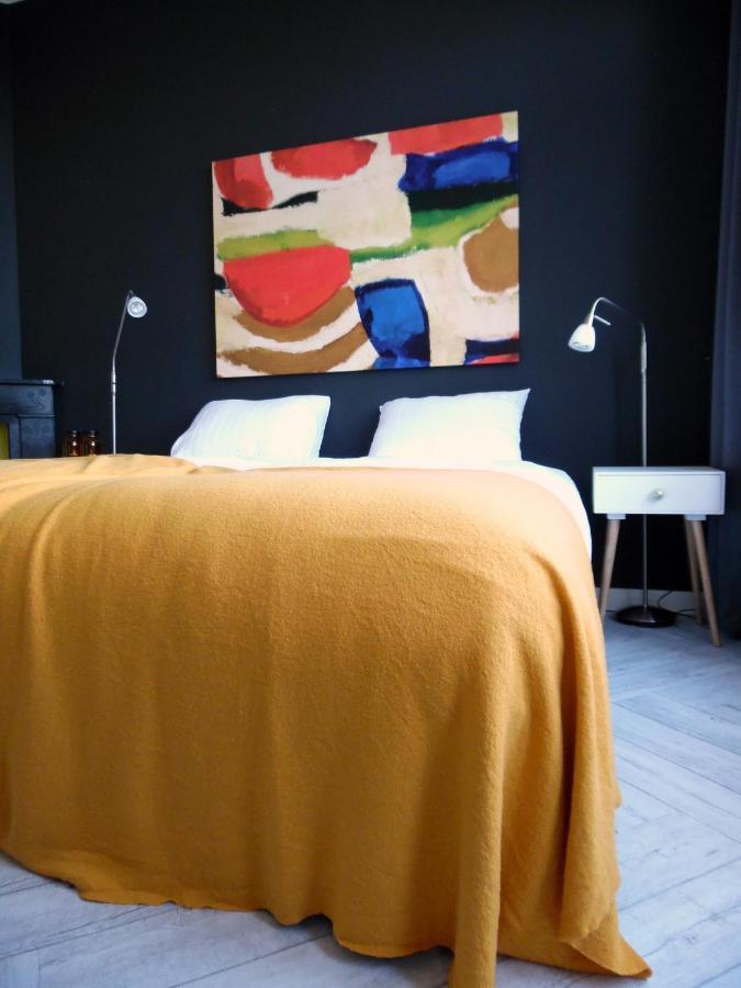 Hus Bed & Breakfast ลีวาร์เดิน ภายนอก รูปภาพ